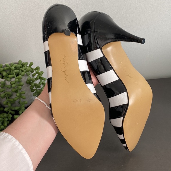 Spanish Leather Black and White Striped Pumps - Picture 6 of 11